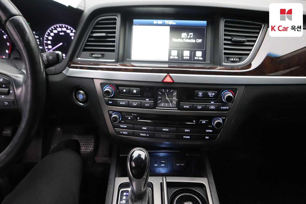 هيونداي جينيسيس 2014 - صورة 6