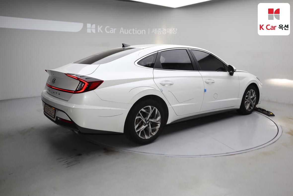 Hyundai Sonata 2021 - Image 2