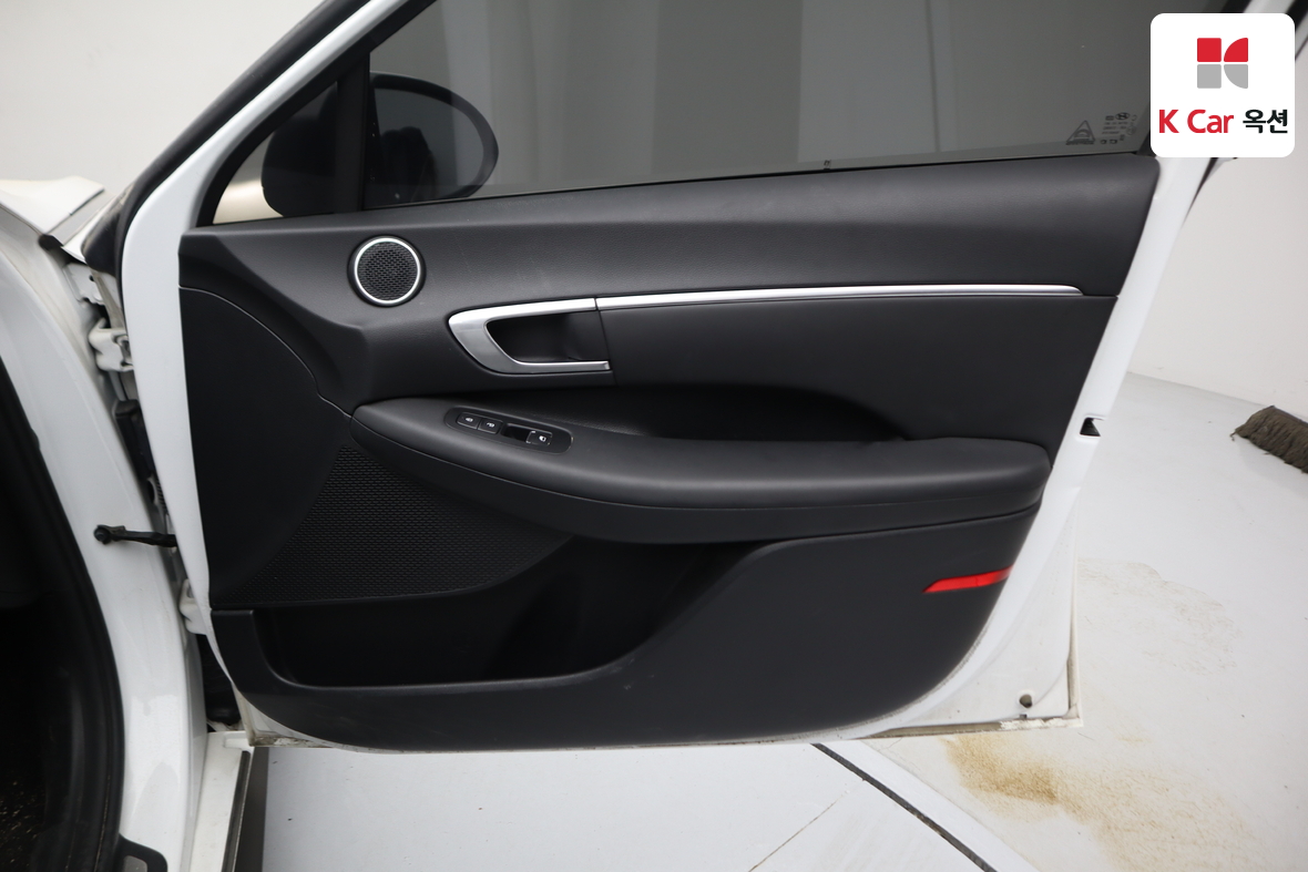 Hyundai Sonata 2021 - Image 28