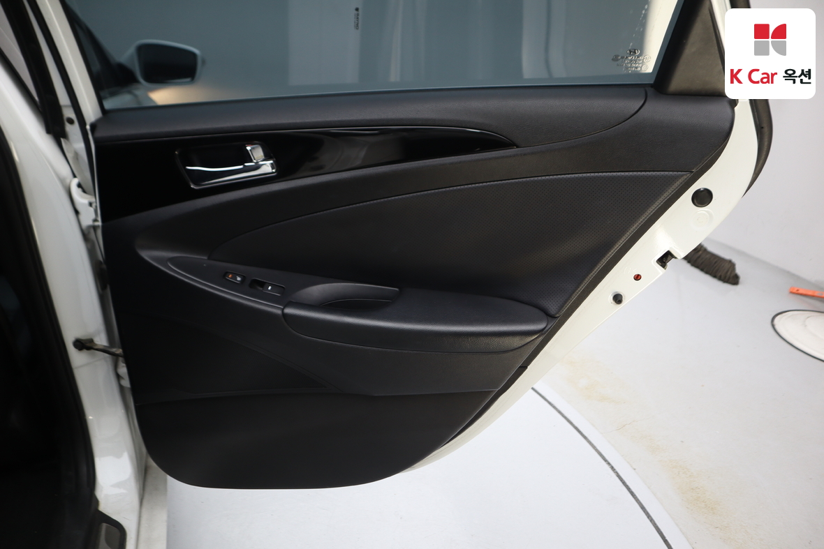 Hyundai Sonata 2011 - Image 30