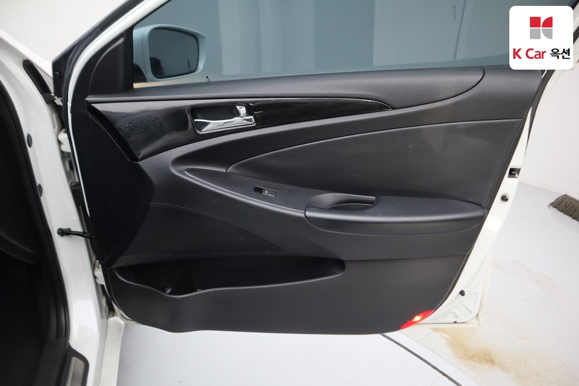 Hyundai Sonata 2011 - Image 32