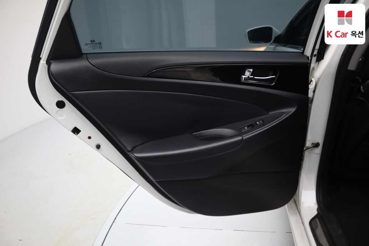 Hyundai Sonata 2011 - Image 26