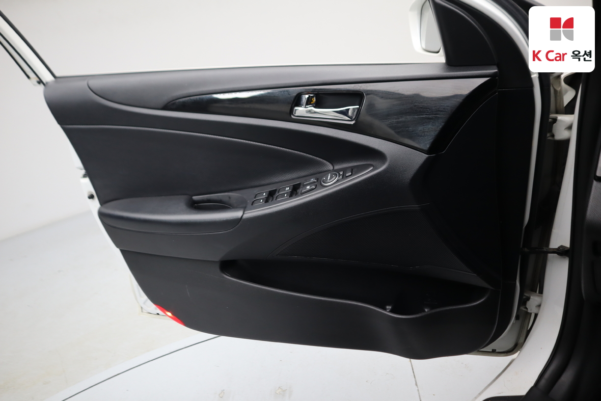 Hyundai Sonata 2011 - Image 8