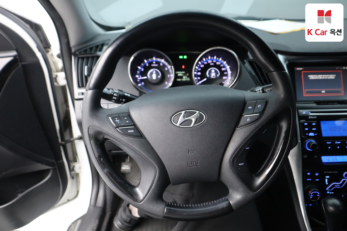 Hyundai Sonata 2011 - Image 10