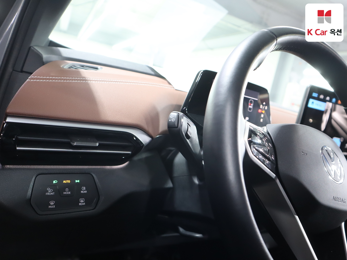 VOLKSWAGEN ID5 - 9