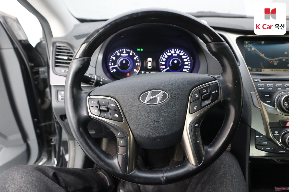 Hyundai AZERA 2013 - Image 10