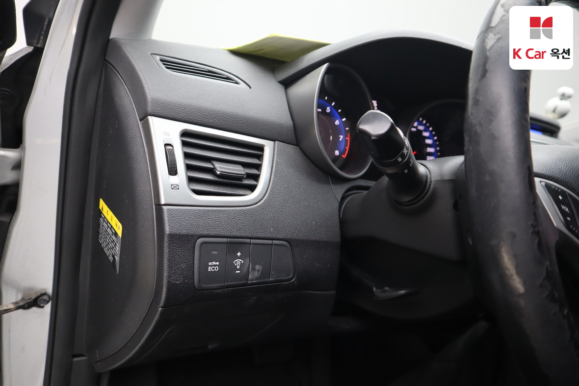 Hyundai Elantra 2012 - Image 9