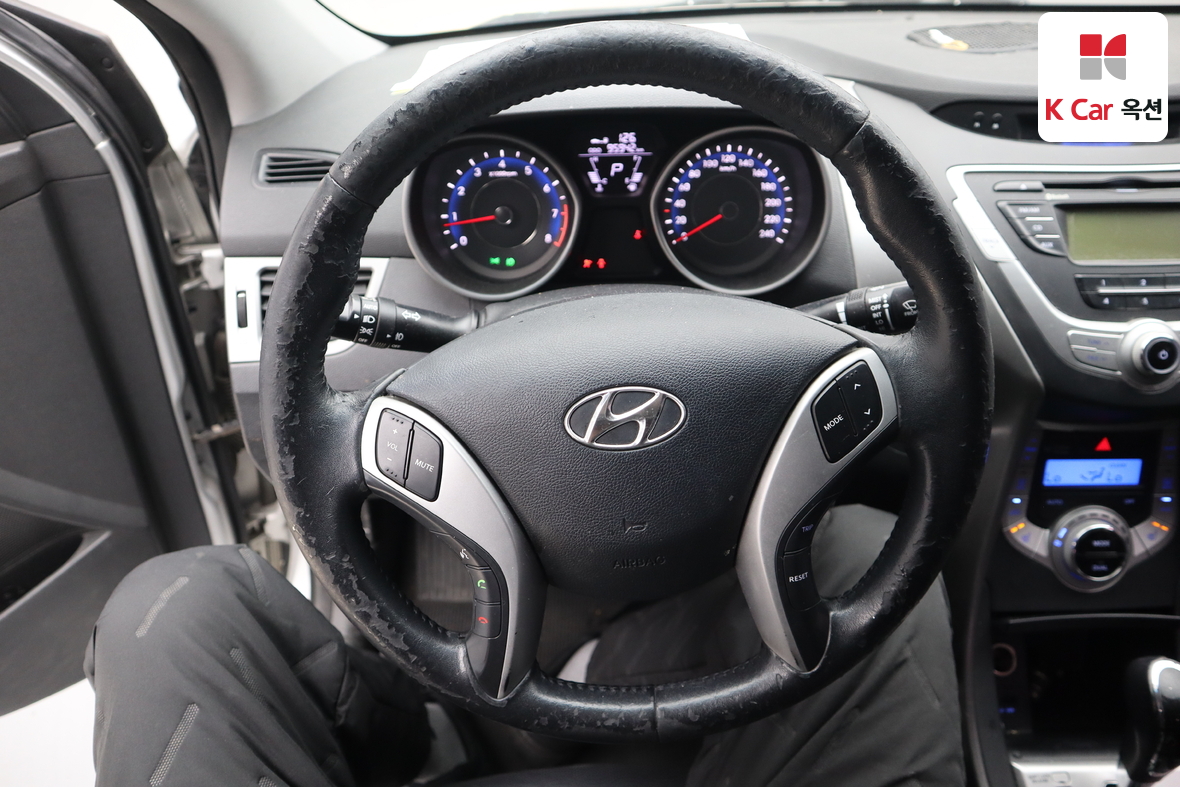 Hyundai Elantra 2012 - Image 10