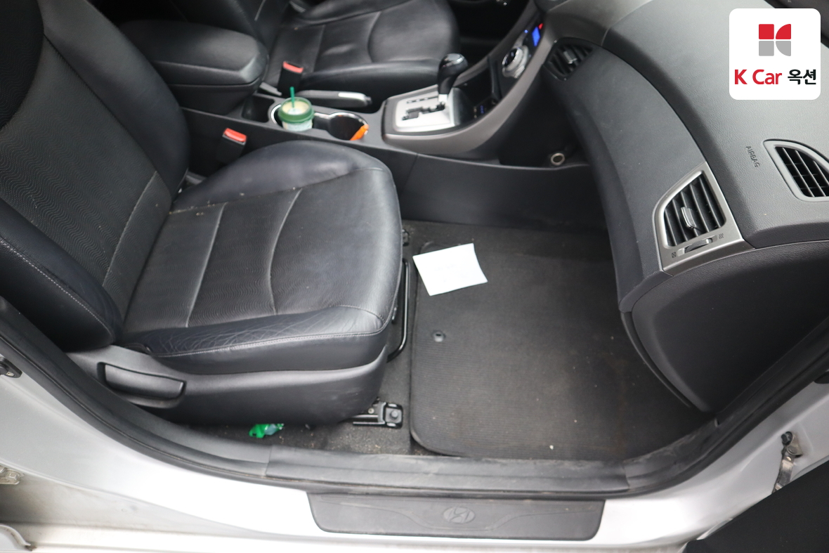 Hyundai Elantra 2012 - Image 27