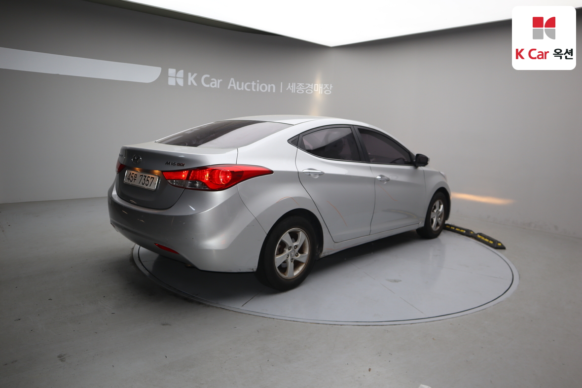 Hyundai Elantra 2012 - Image 2