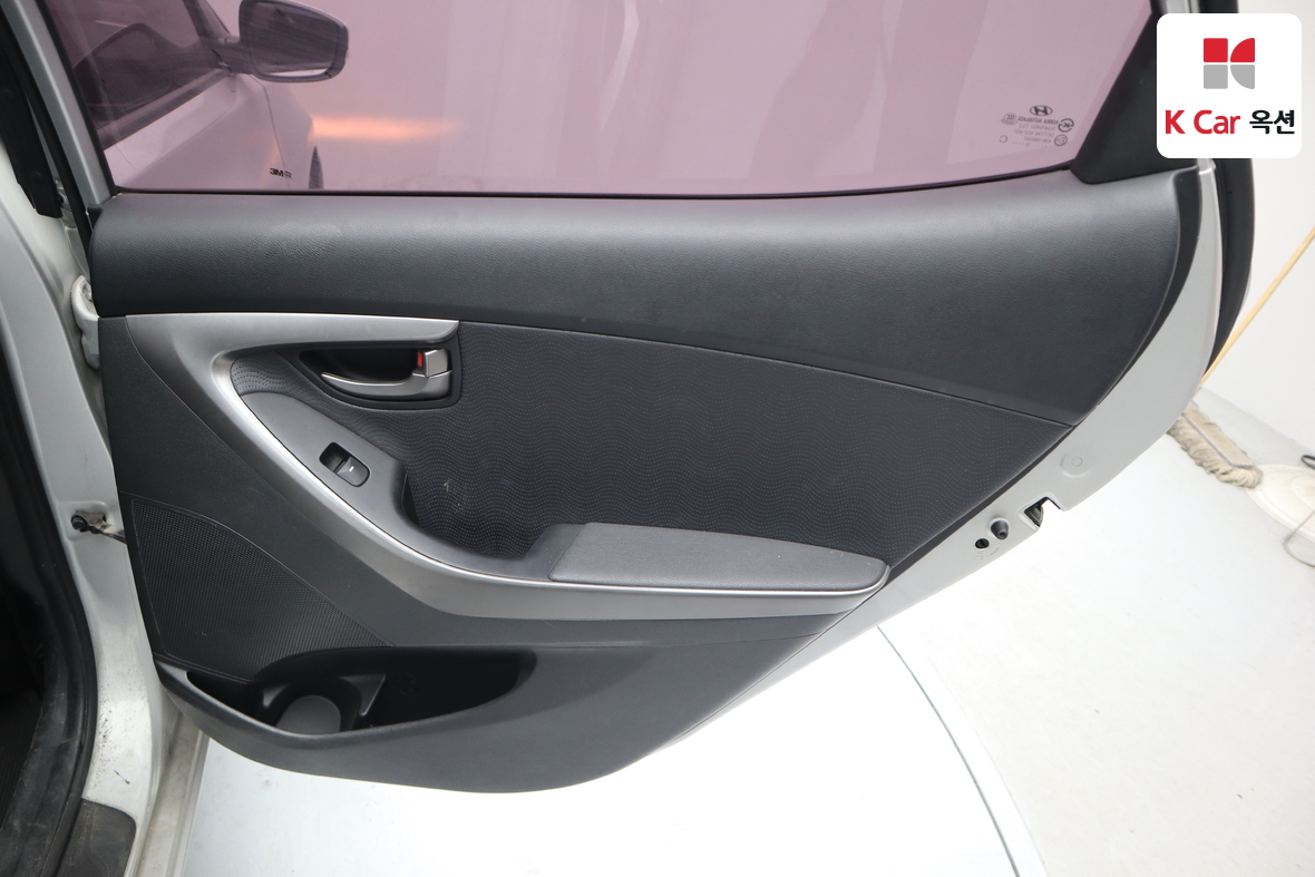 Hyundai Elantra 2012 - Image 24