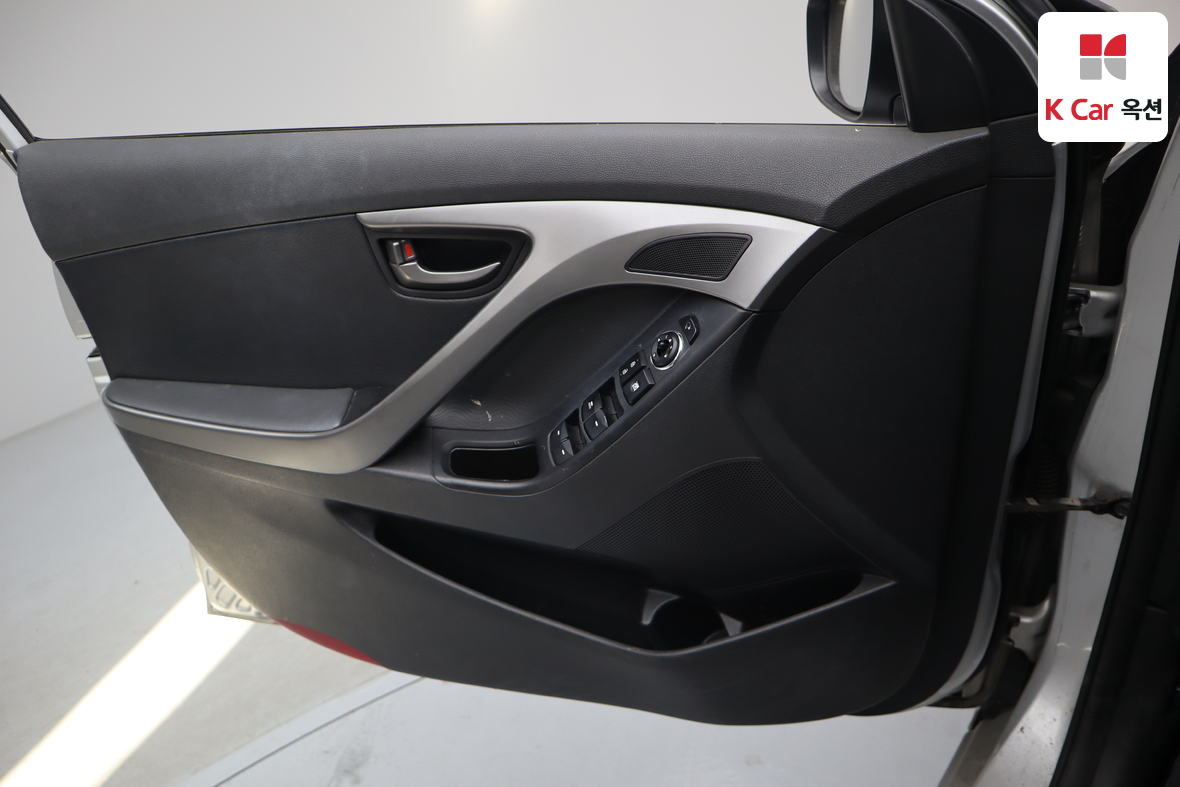 Hyundai Elantra 2012 - Image 8