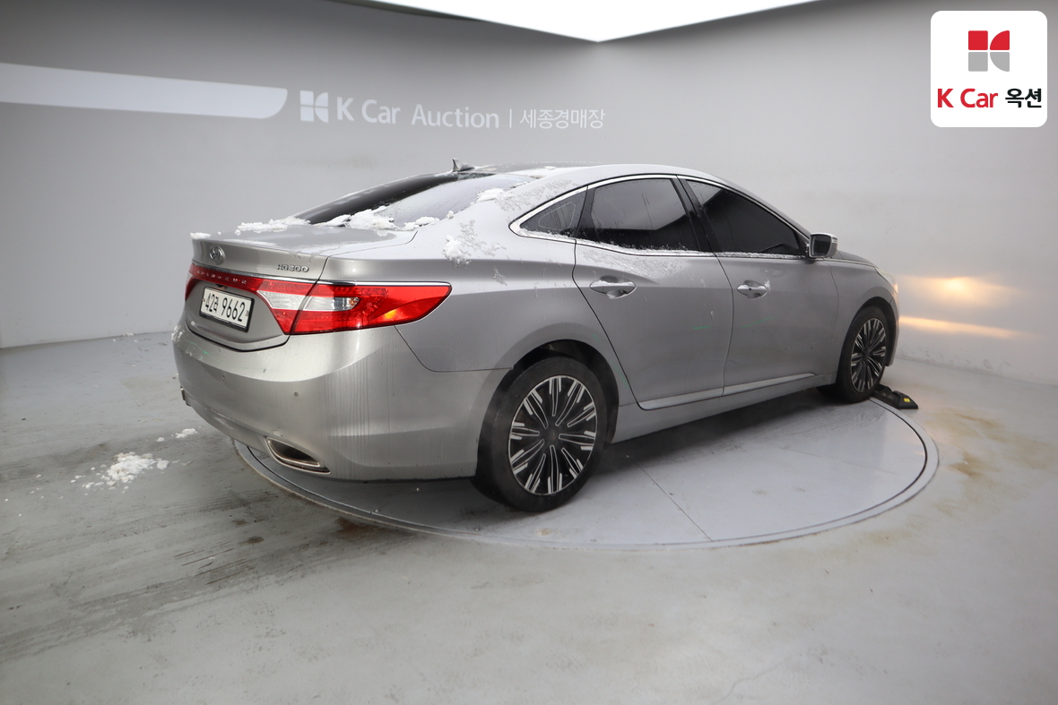 هيونداي أزيرا 2012 - صورة 2