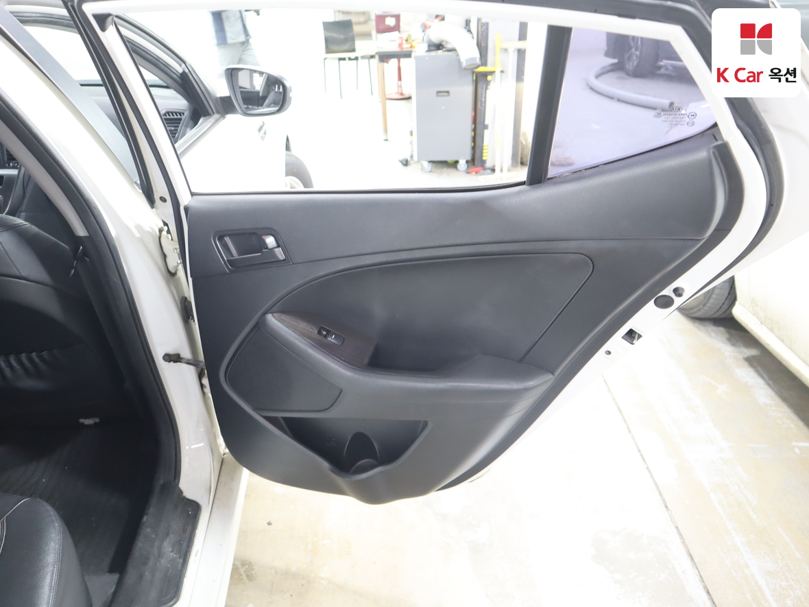 Kia K5 2013 - Image 26