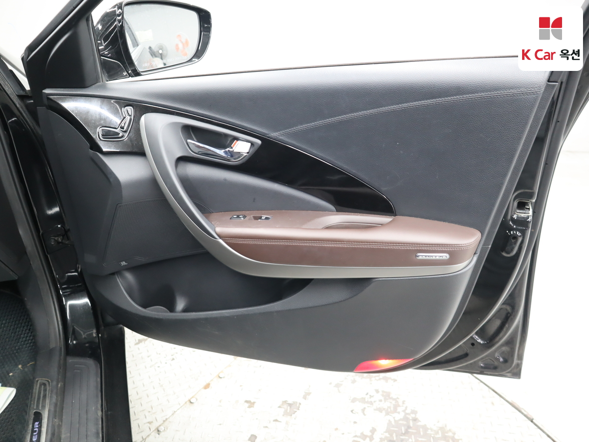 Hyundai AZERA 2016 - Image 31