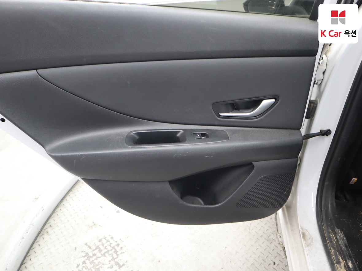 Hyundai Elantra 2022 - Image 22