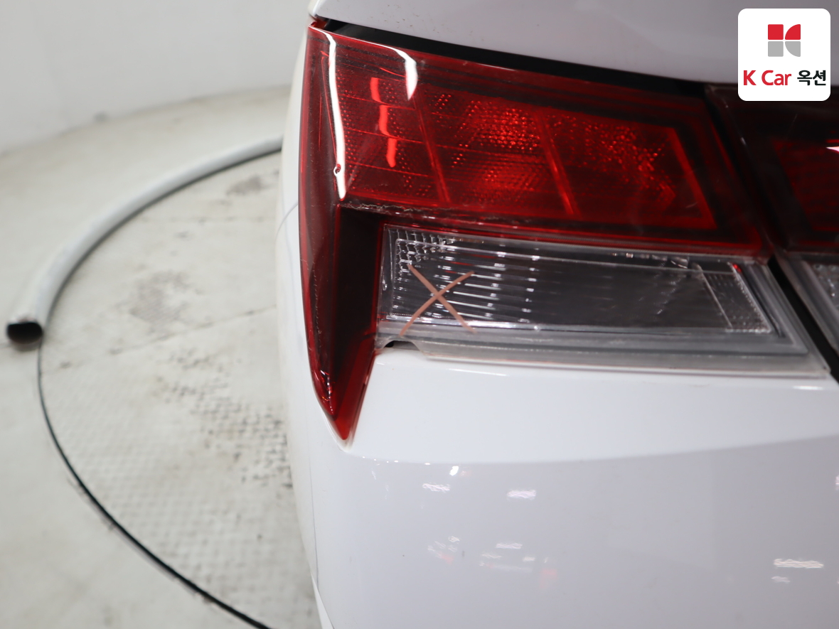 Hyundai Elantra 2022 - Image 36