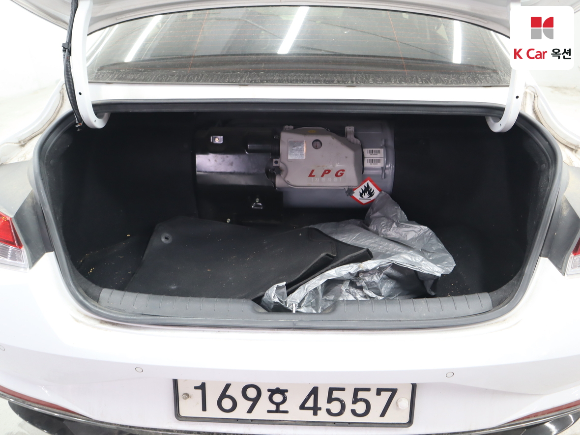 Hyundai Elantra 2022 - Image 25