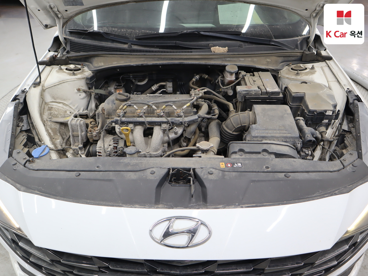 Hyundai Elantra 2022 - Image 32