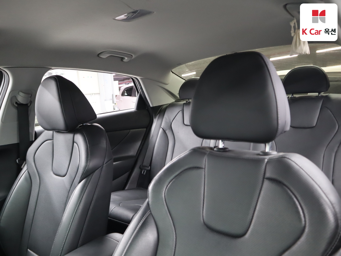 Hyundai Elantra 2022 - Image 19