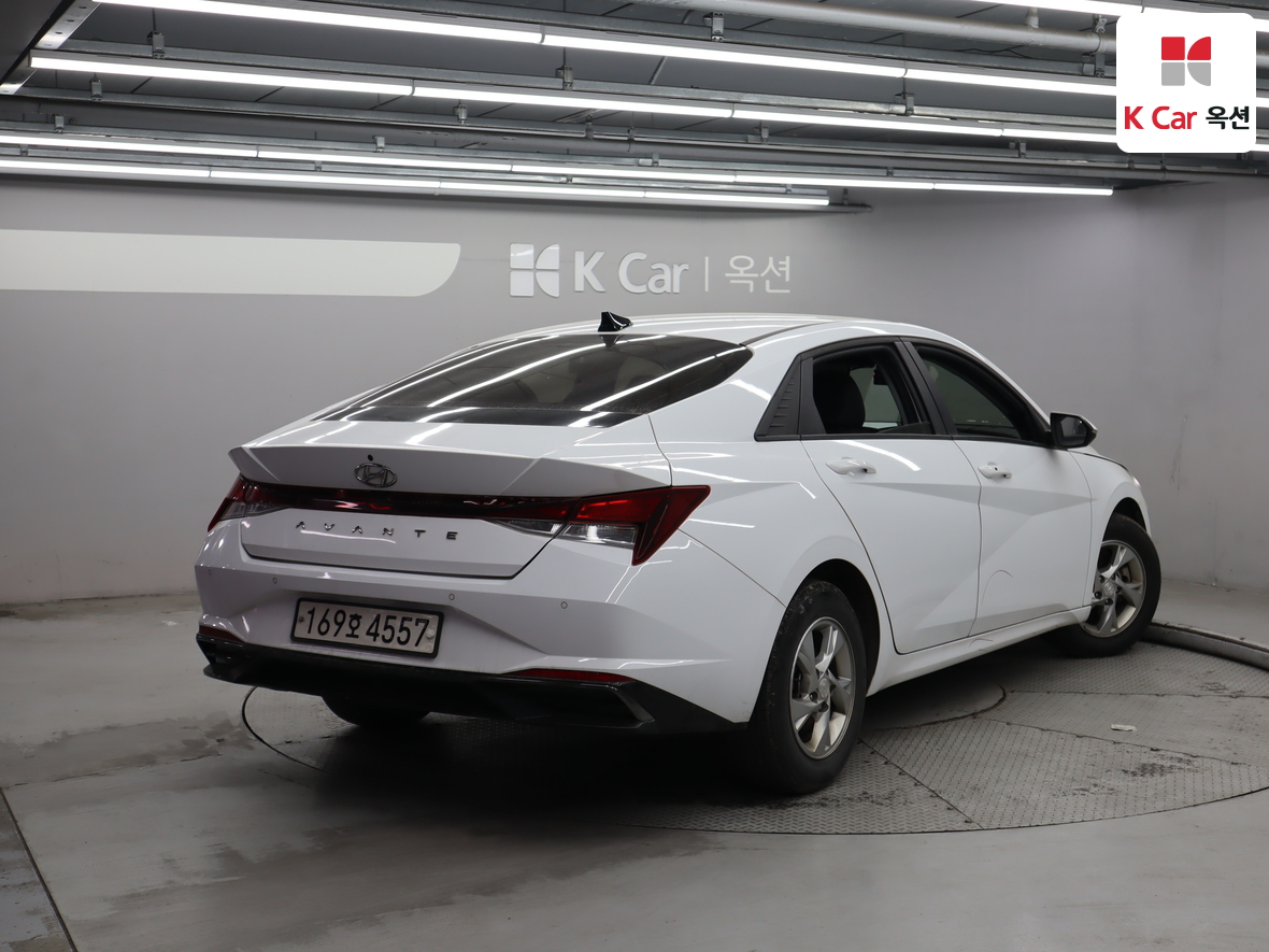 Hyundai Elantra 2022 - Image 2