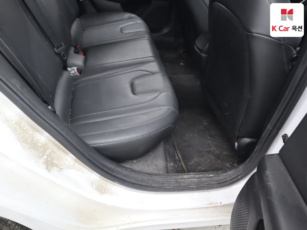 Hyundai Elantra 2022 - Image 27