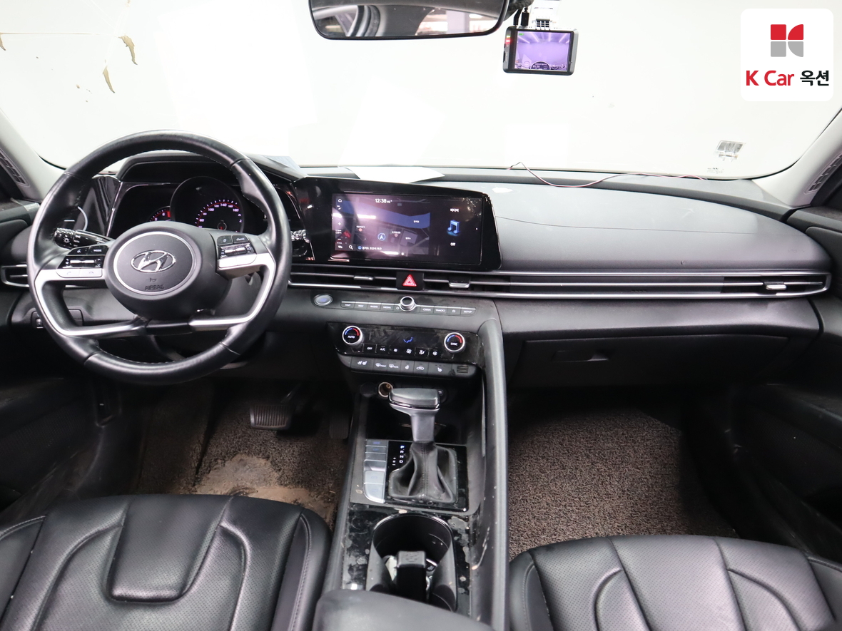 Hyundai Elantra 2022 - Image 3