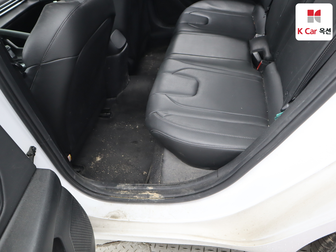 Hyundai Elantra 2022 - Image 23