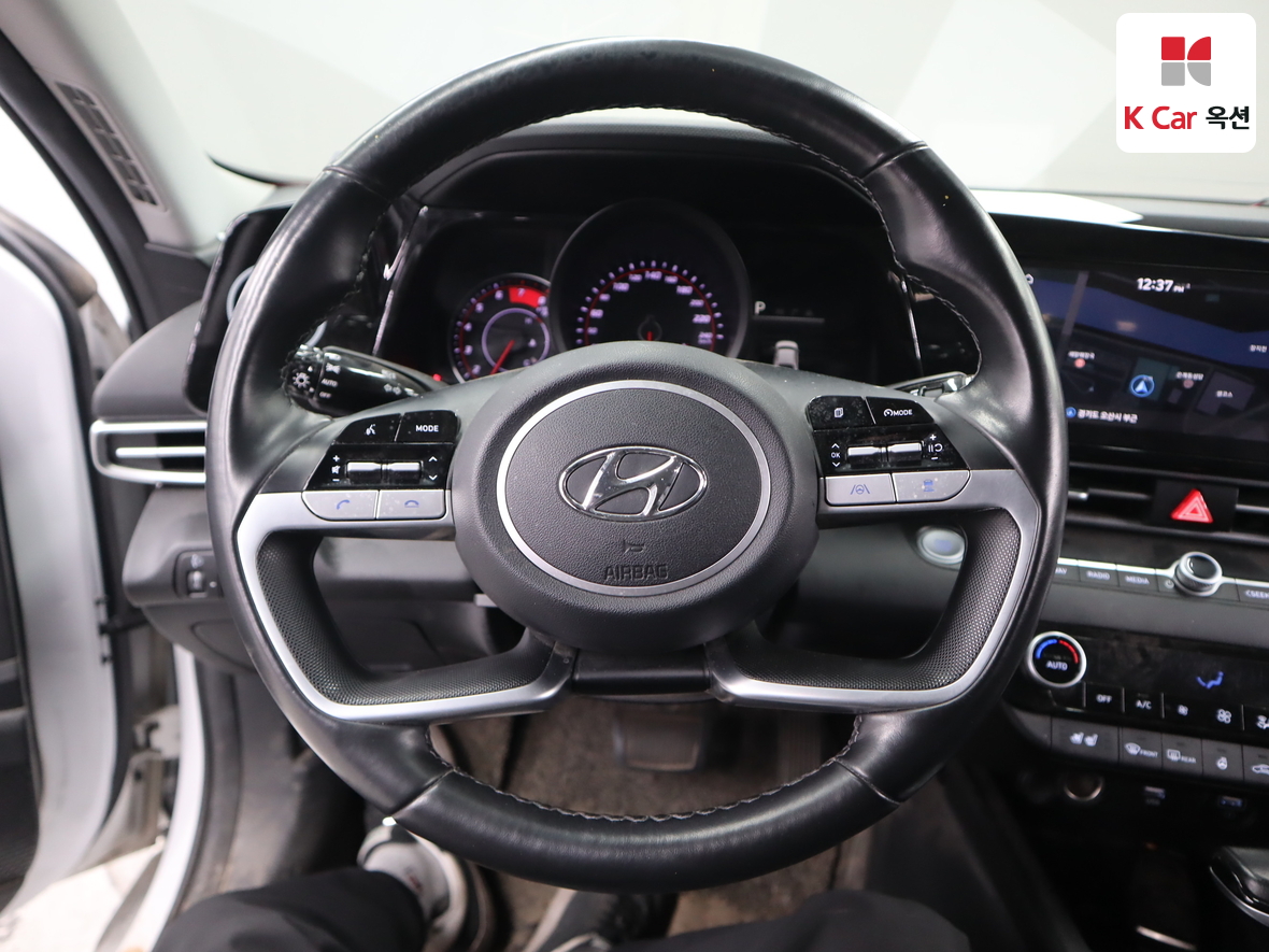 Hyundai Elantra 2022 - Image 10