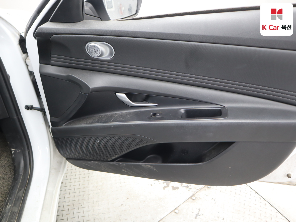 Hyundai Elantra 2022 - Image 28