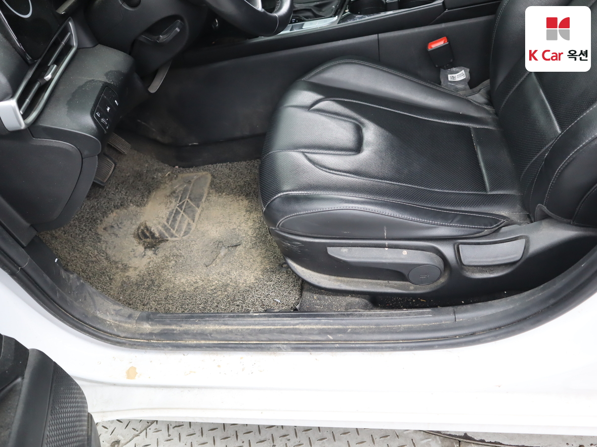 Hyundai Elantra 2022 - Image 18