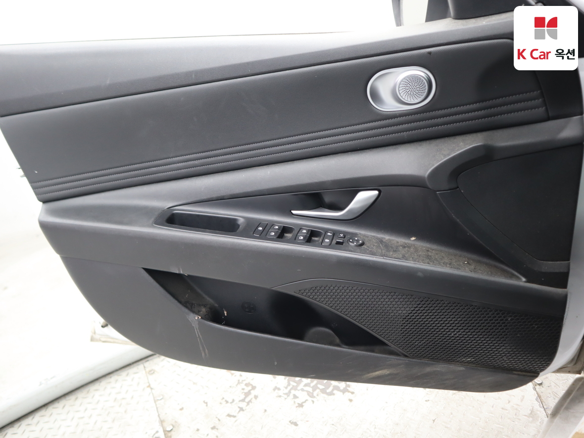 Hyundai Elantra 2022 - Image 8