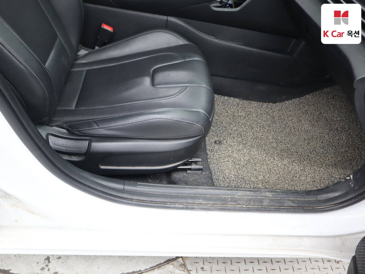 Hyundai Elantra 2022 - Image 29