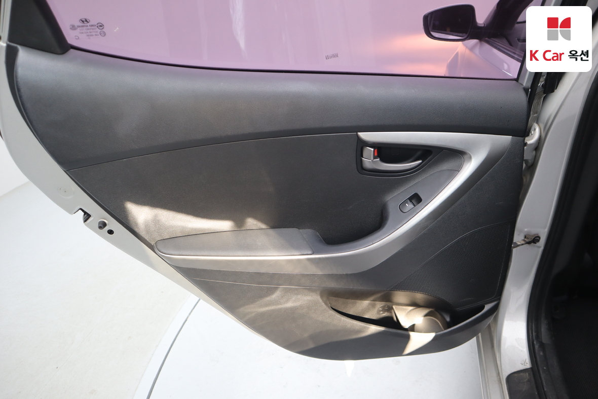 Hyundai Elantra 2011 - Image 20