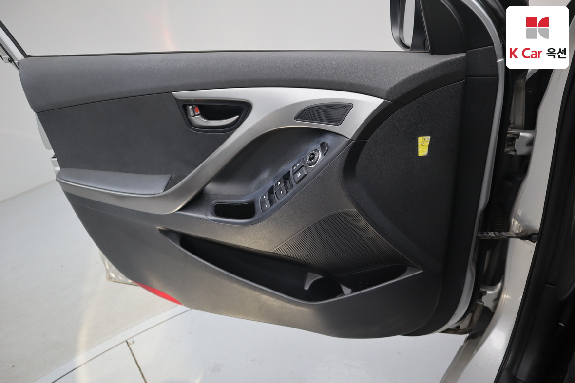 Hyundai Elantra 2011 - Image 8