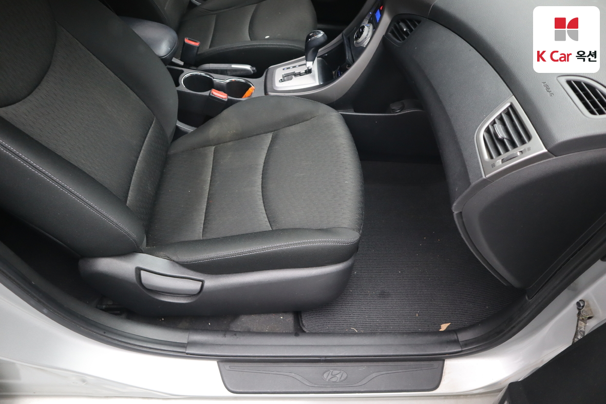 Hyundai Elantra 2011 - Image 27