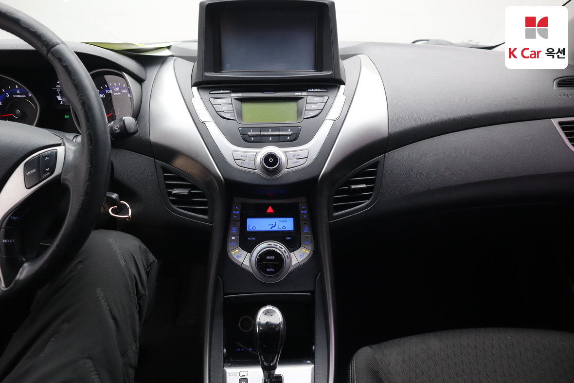 Hyundai Elantra 2011 - Image 6