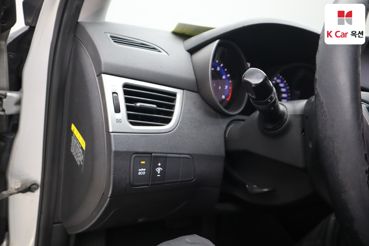 Hyundai Elantra 2011 - Image 9