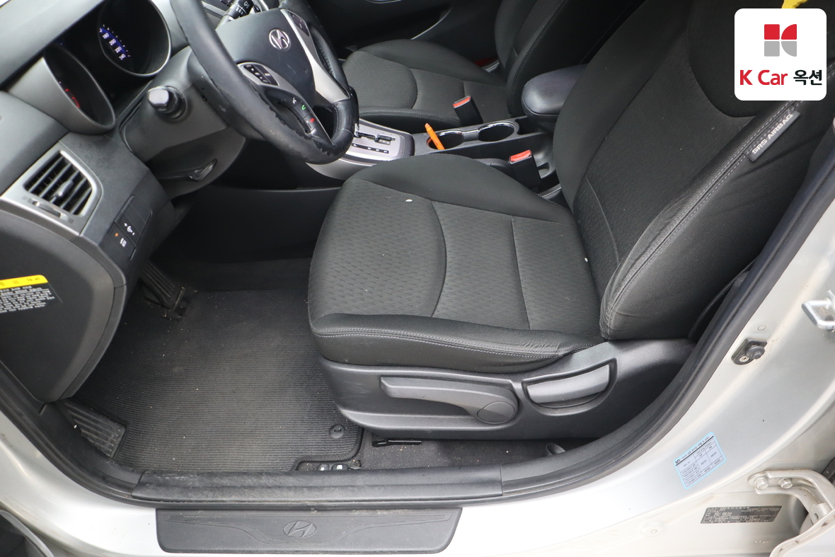 Hyundai Elantra 2011 - Image 18