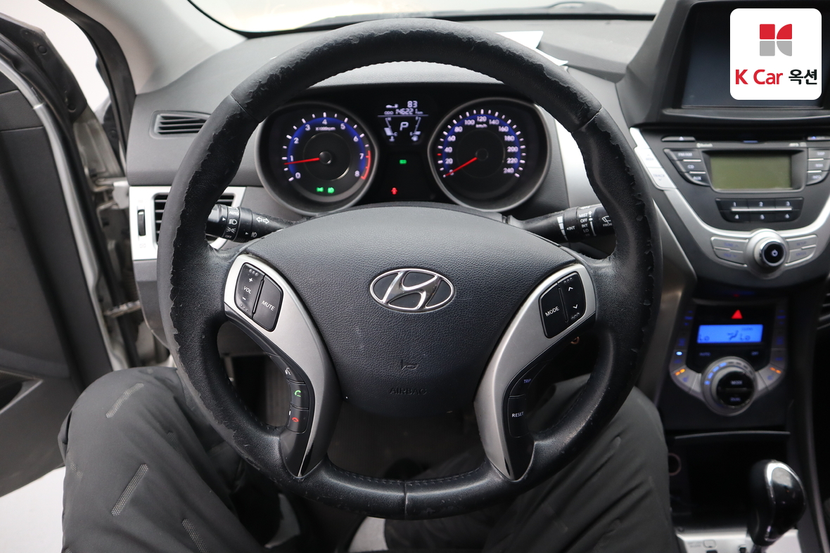 Hyundai Elantra 2011 - Image 10