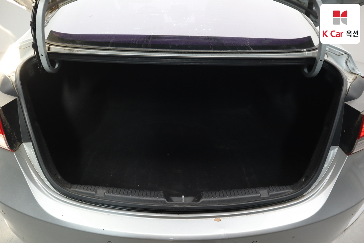 Hyundai Elantra 2011 - Image 23