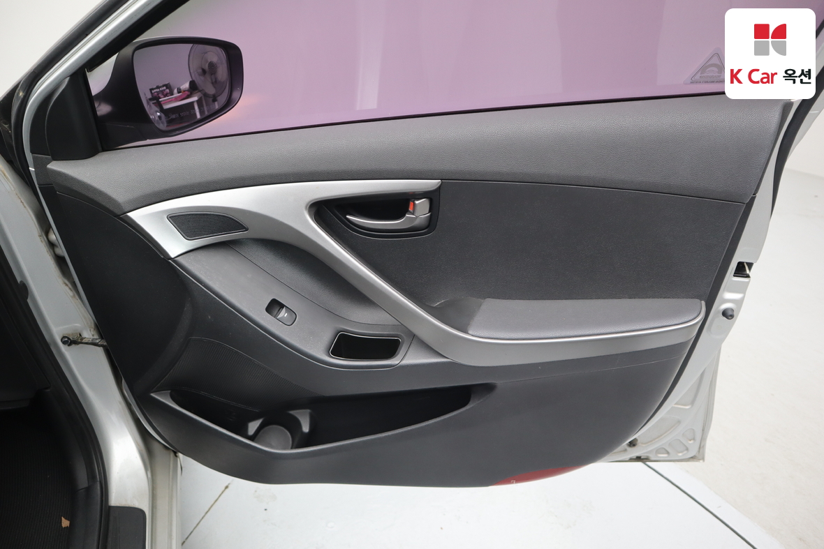 Hyundai Elantra 2011 - Image 26