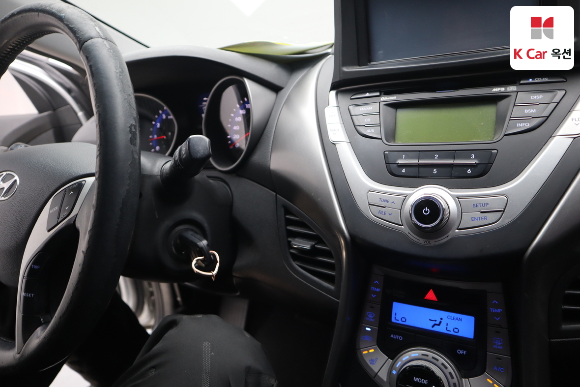 Hyundai Elantra 2011 - Image 11