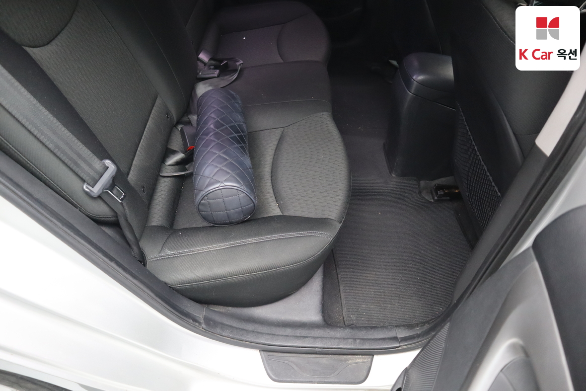 Hyundai Elantra 2011 - Image 25