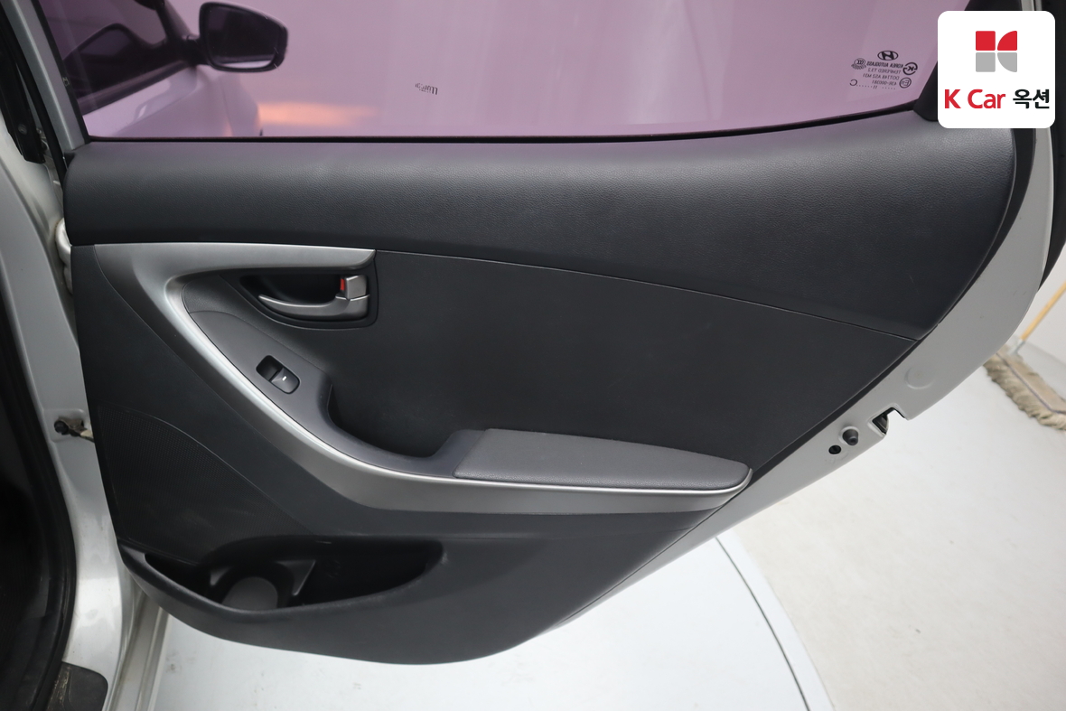 Hyundai Elantra 2011 - Image 24