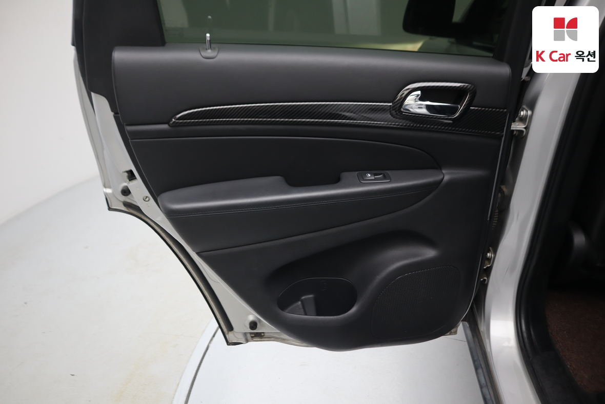 جيب جراند شيروكي 2011 - صورة 24