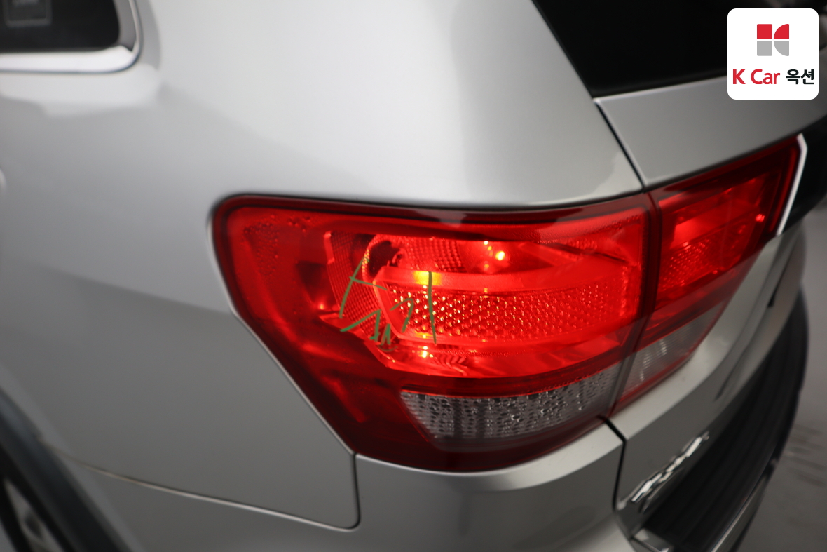 جيب جراند شيروكي 2011 - صورة 46