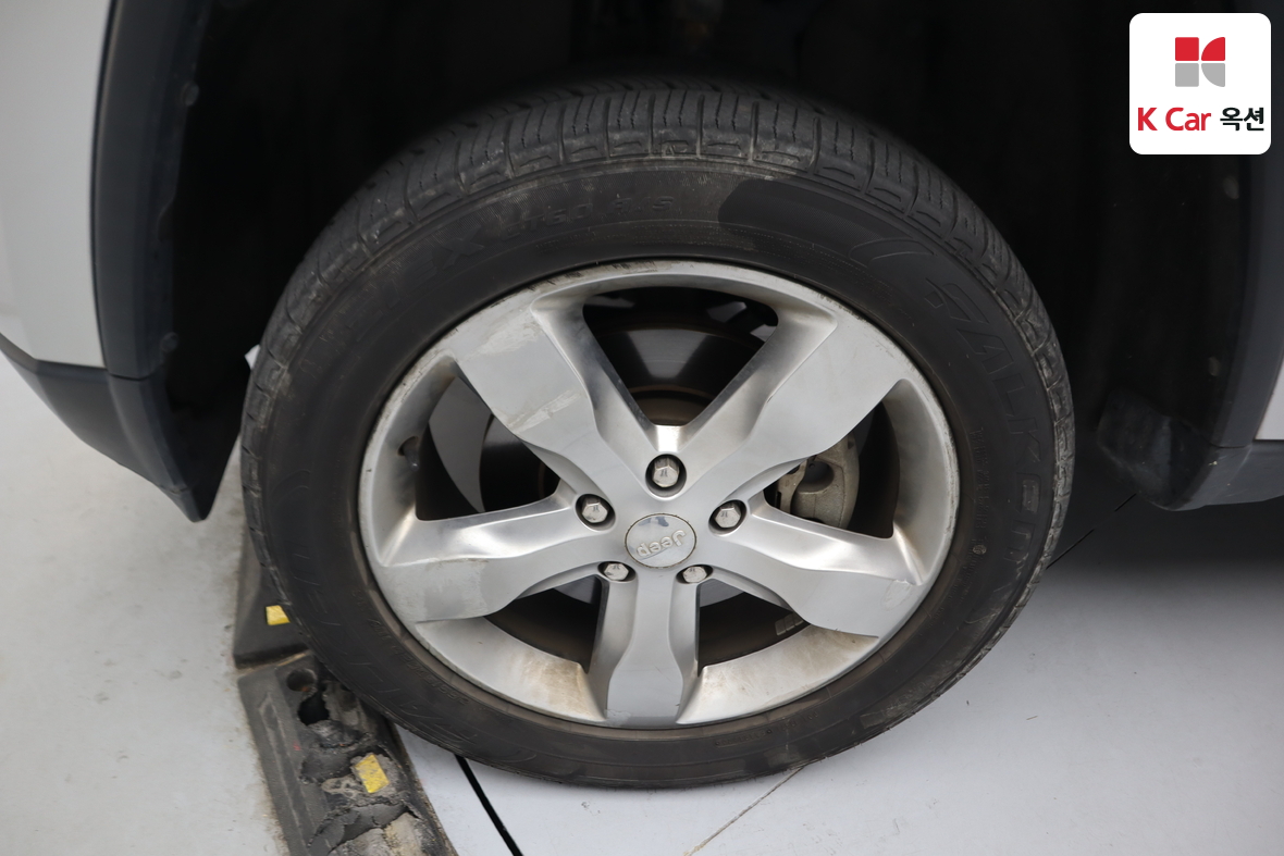 جيب جراند شيروكي 2011 - صورة 51