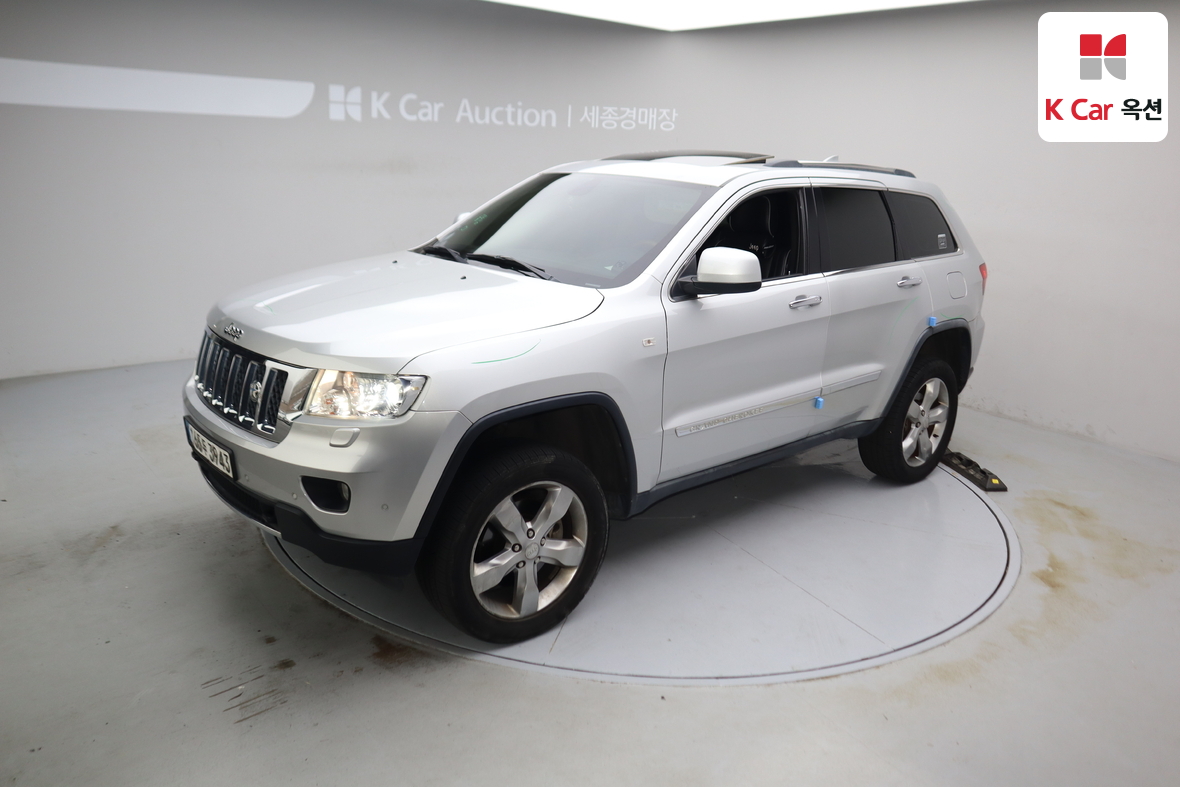 جيب جراند شيروكي 2011 - صورة 1