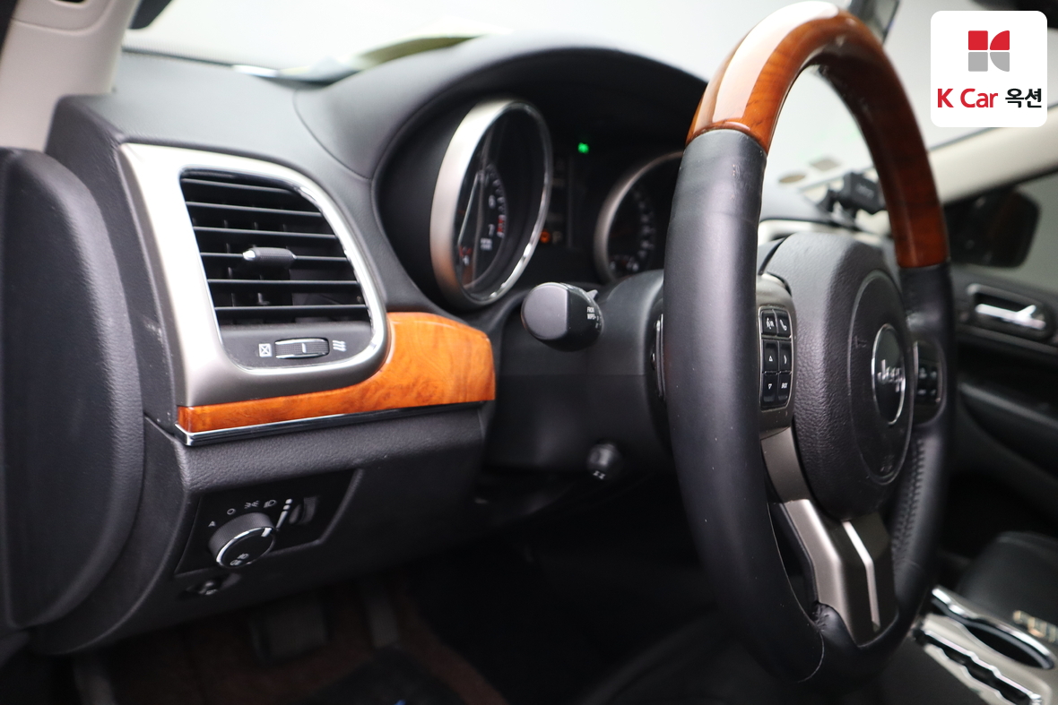 جيب جراند شيروكي 2011 - صورة 9